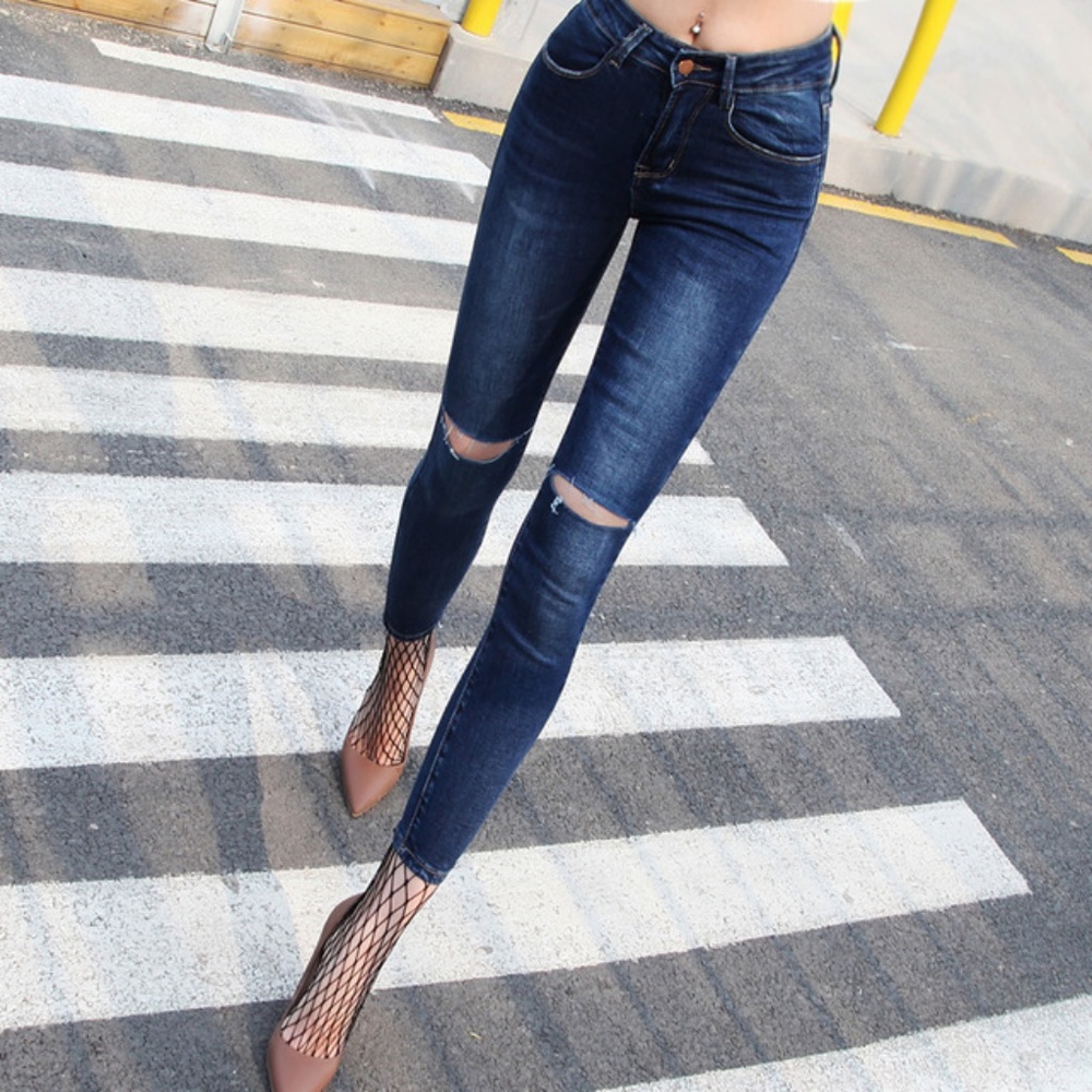 Forever 21 Distressed Dark Denim Blue Jeans Ripped